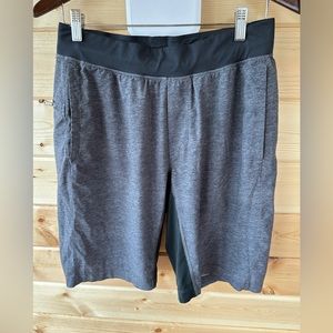 Lululemon Men’s T.H.E. Linerless Short Size M Gray Black